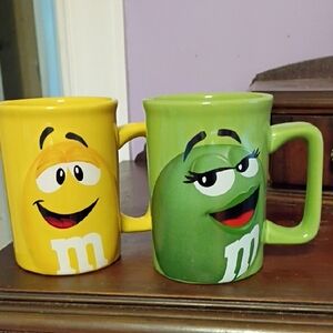 2 M&M 2012 World Mugs